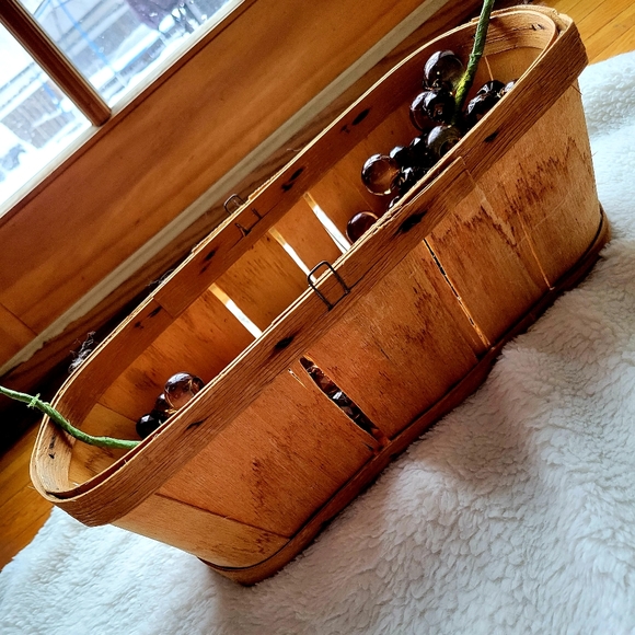 Vintage plastic grape clusters in bushel basket•Set of 2 grapes• - Picture 3 of 14
